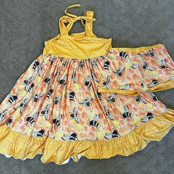 Bees and honeycomb boutique tunic set, size 8 - Picture 1 of 2